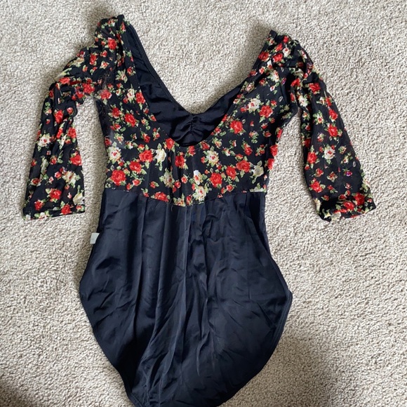 Class-In 3/4 leotard - Picture 2 of 2